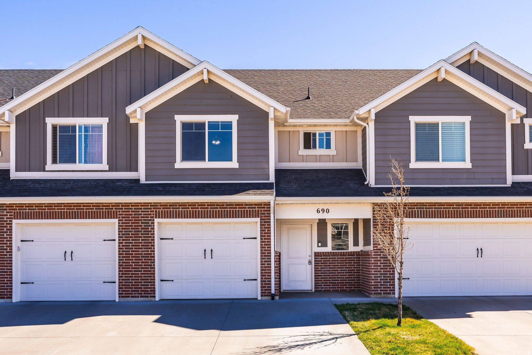 SANDY POINT TOWNHOME - Residential