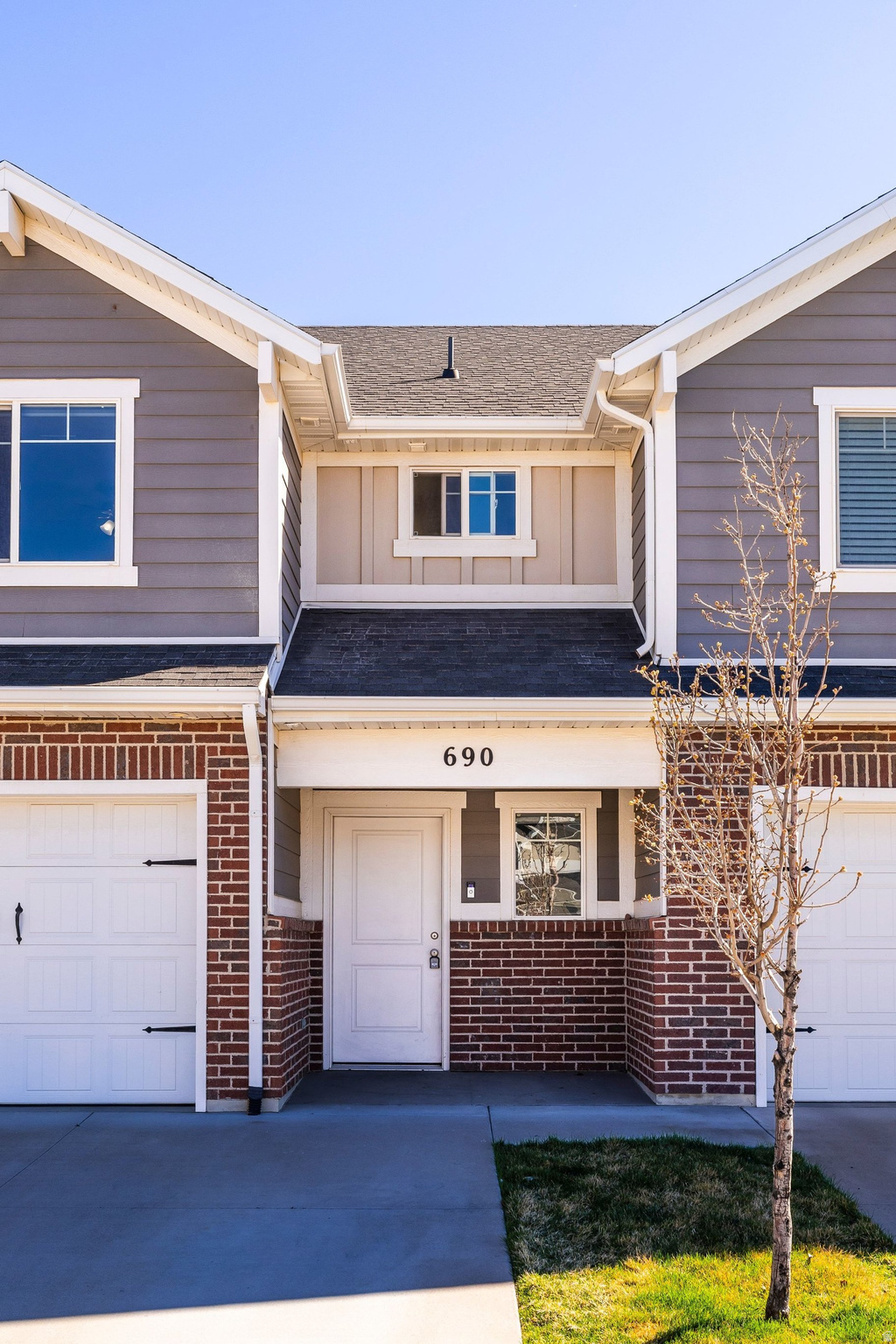 SANDY POINT TOWNHOME - Residential