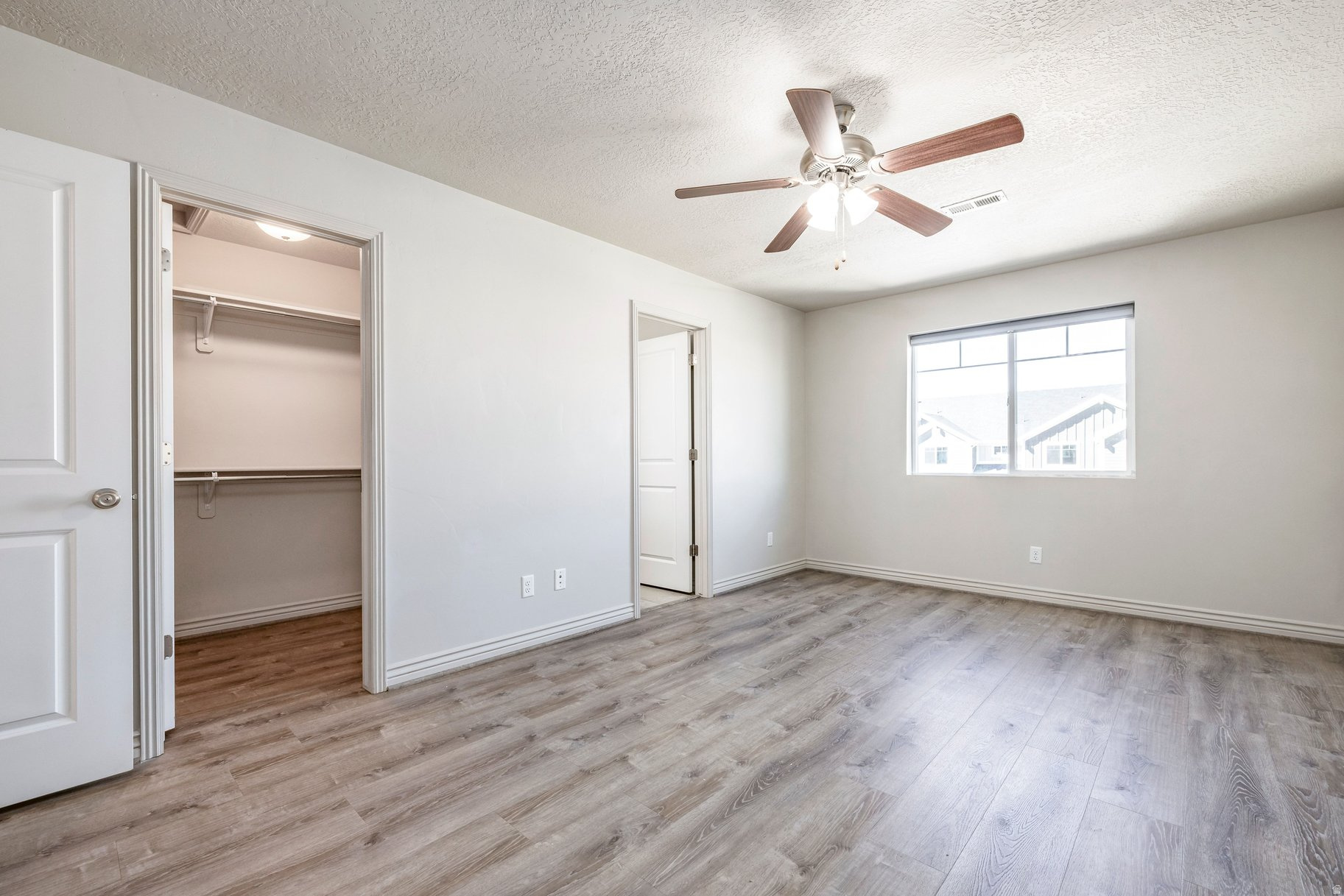 SANDY POINT TOWNHOME - Residential