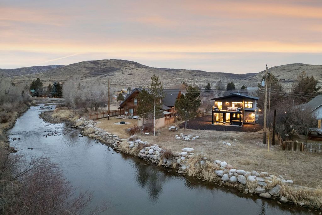 Photo of 2650 S LAKESIDE DR, Wanship, UT 84017 (MLS # 2136884)