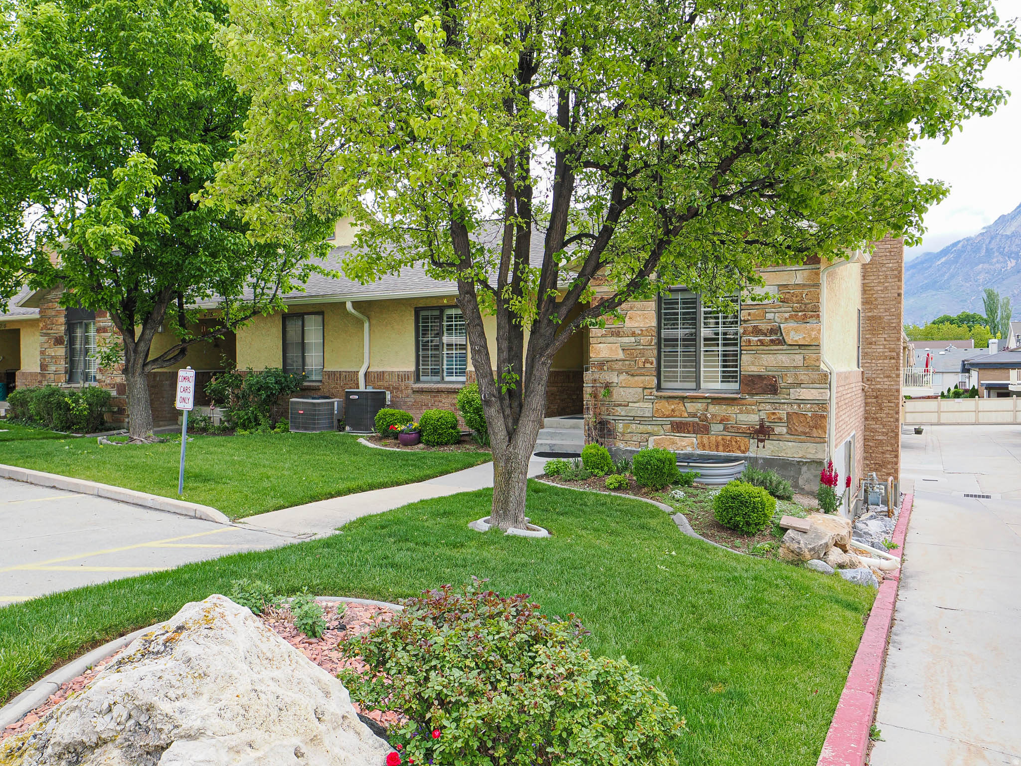 EDINBURGH OF HOLLADAY - Residential