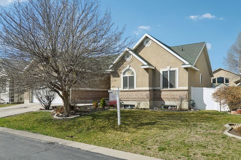 Tiny photo for 4744 S NINA MARIE CIR, Taylorsville, UT 84123 (MLS # 2142417)