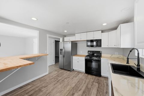 Tiny photo for 151 W 700 N, Clearfield, UT 84015 (MLS # 2140121)