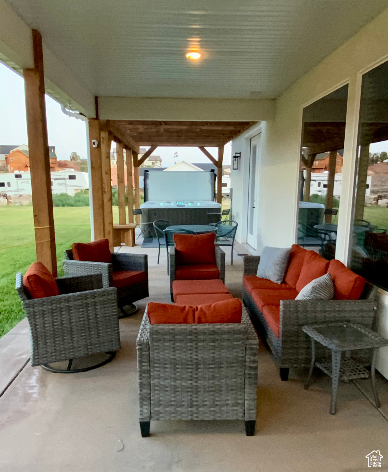 COUNTRY ESTATES - Residential