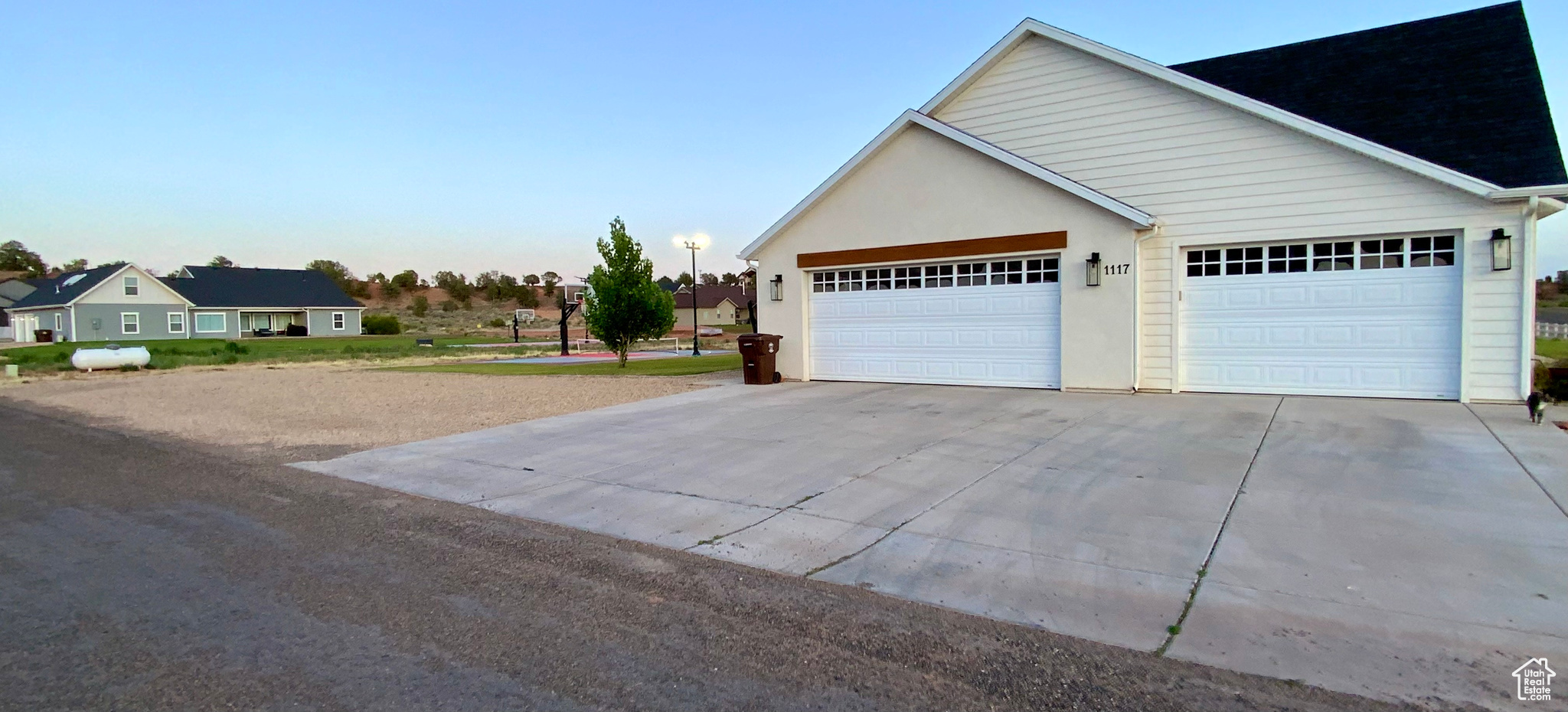 COUNTRY ESTATES - Residential