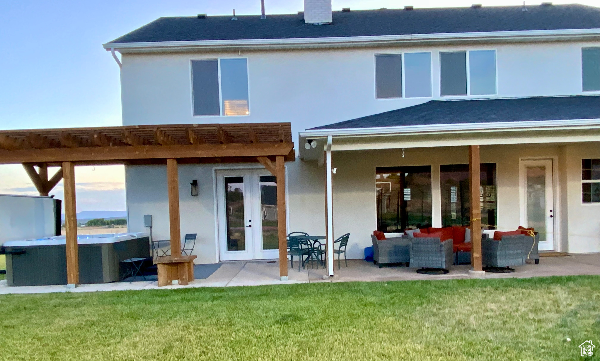 COUNTRY ESTATES - Residential