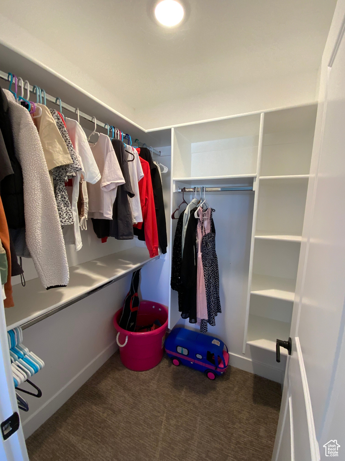 COUNTRY ESTATES - Residential