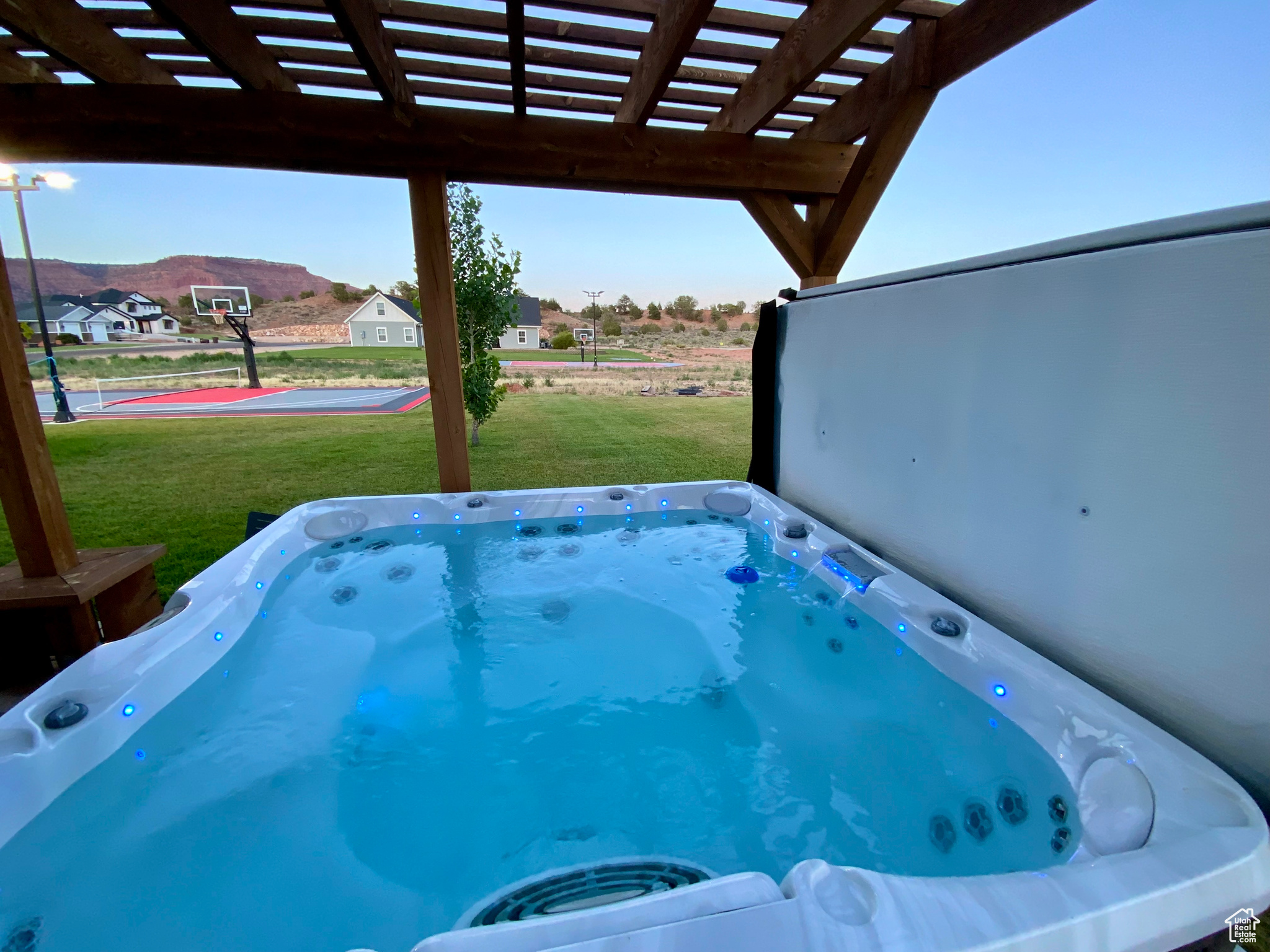 COUNTRY ESTATES - Residential