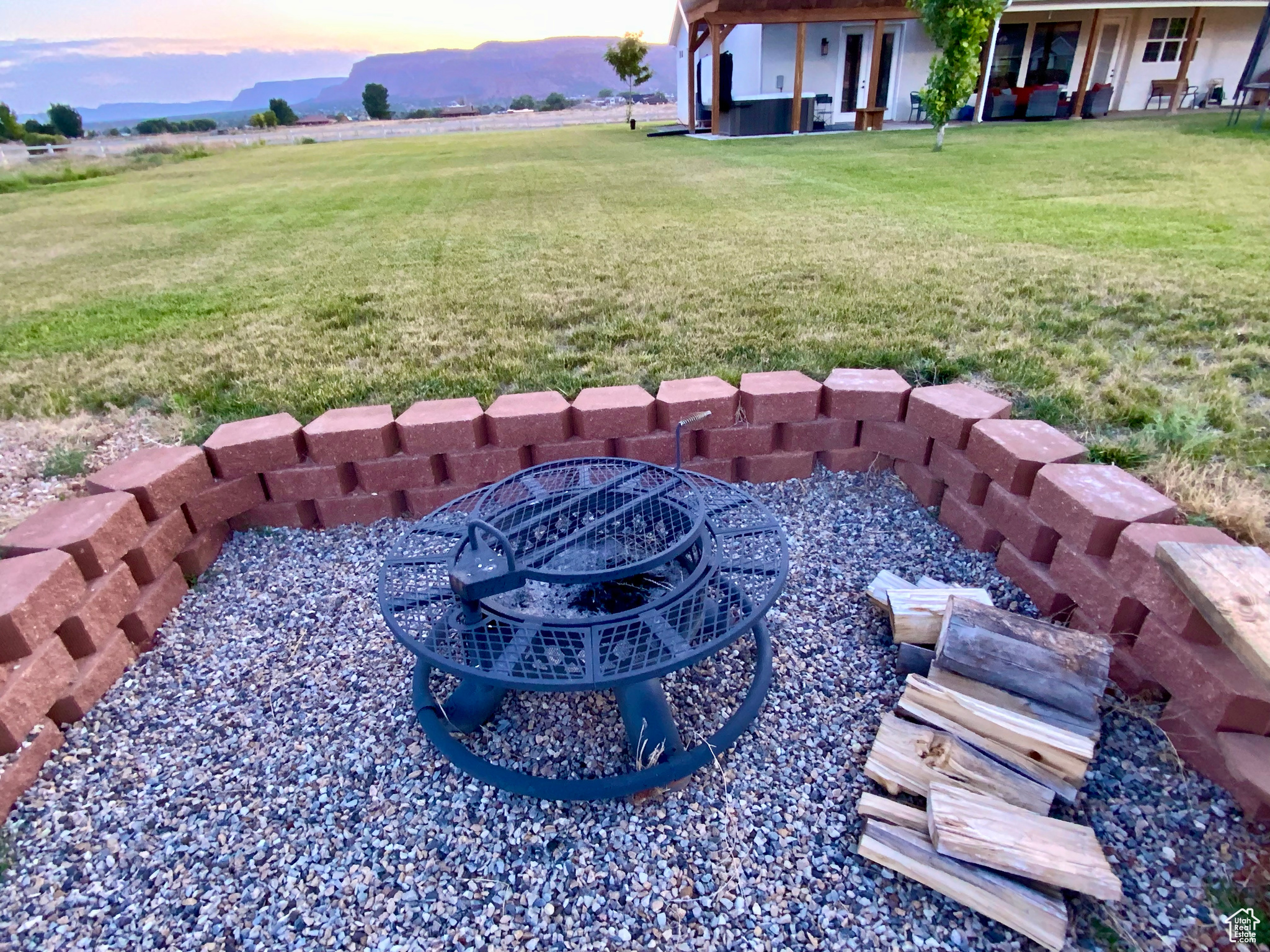 COUNTRY ESTATES - Residential