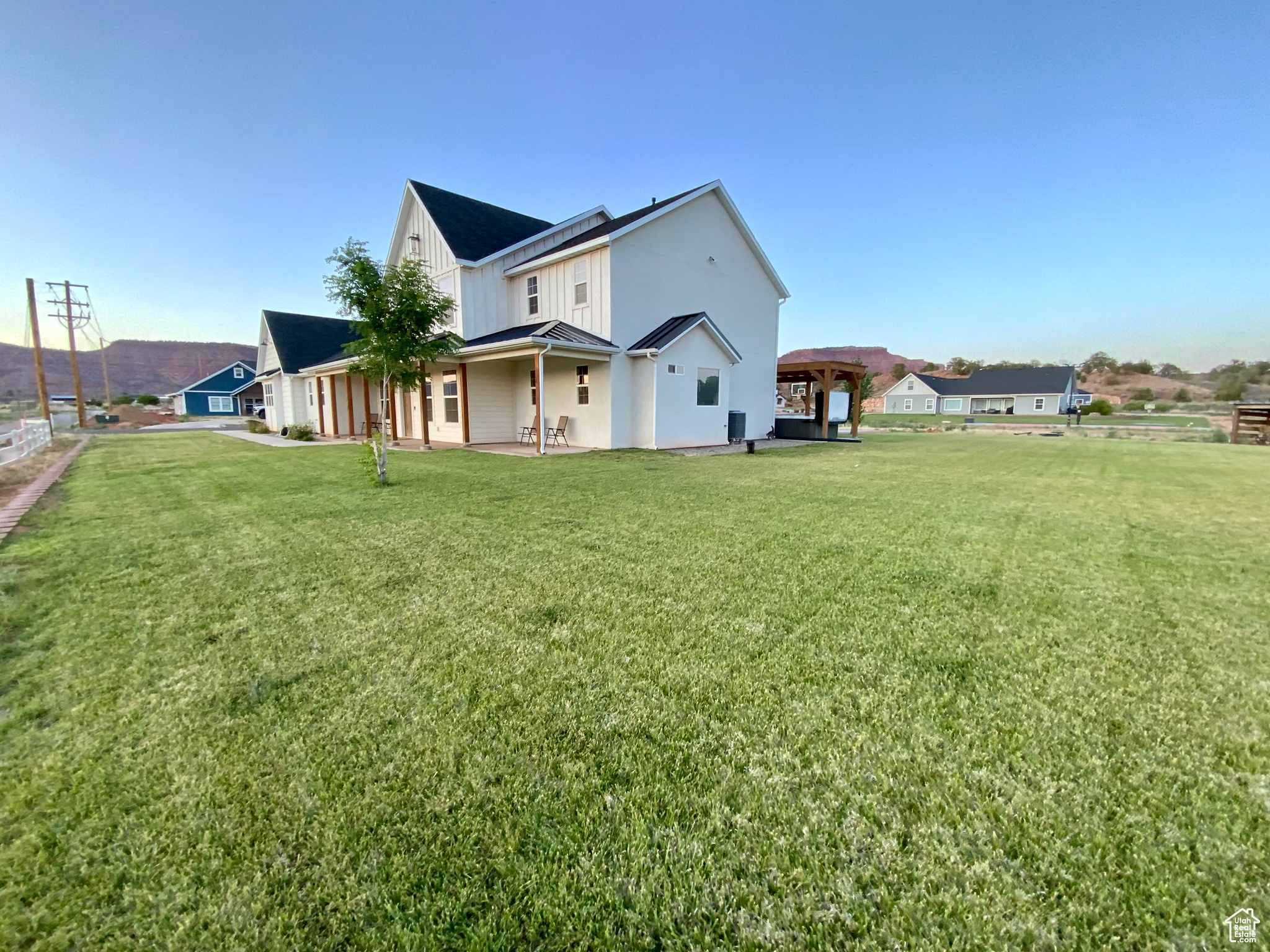 COUNTRY ESTATES - Residential