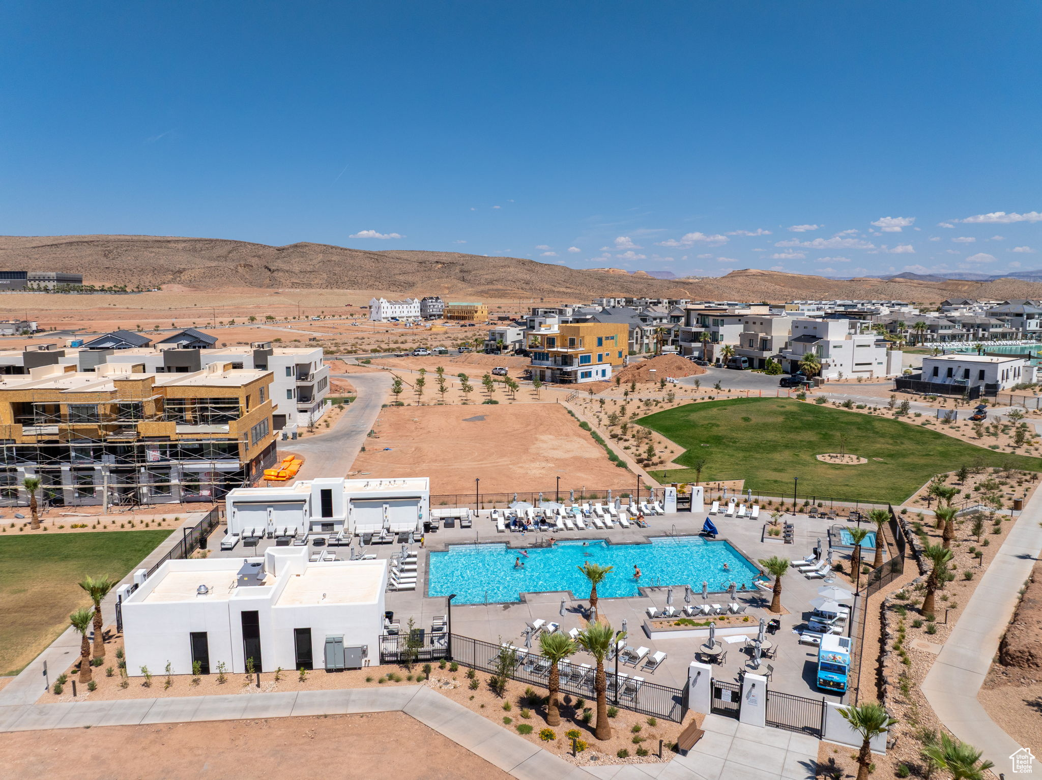 DESERT COLOR SKYLINE CONDOMINIUMS - Residential