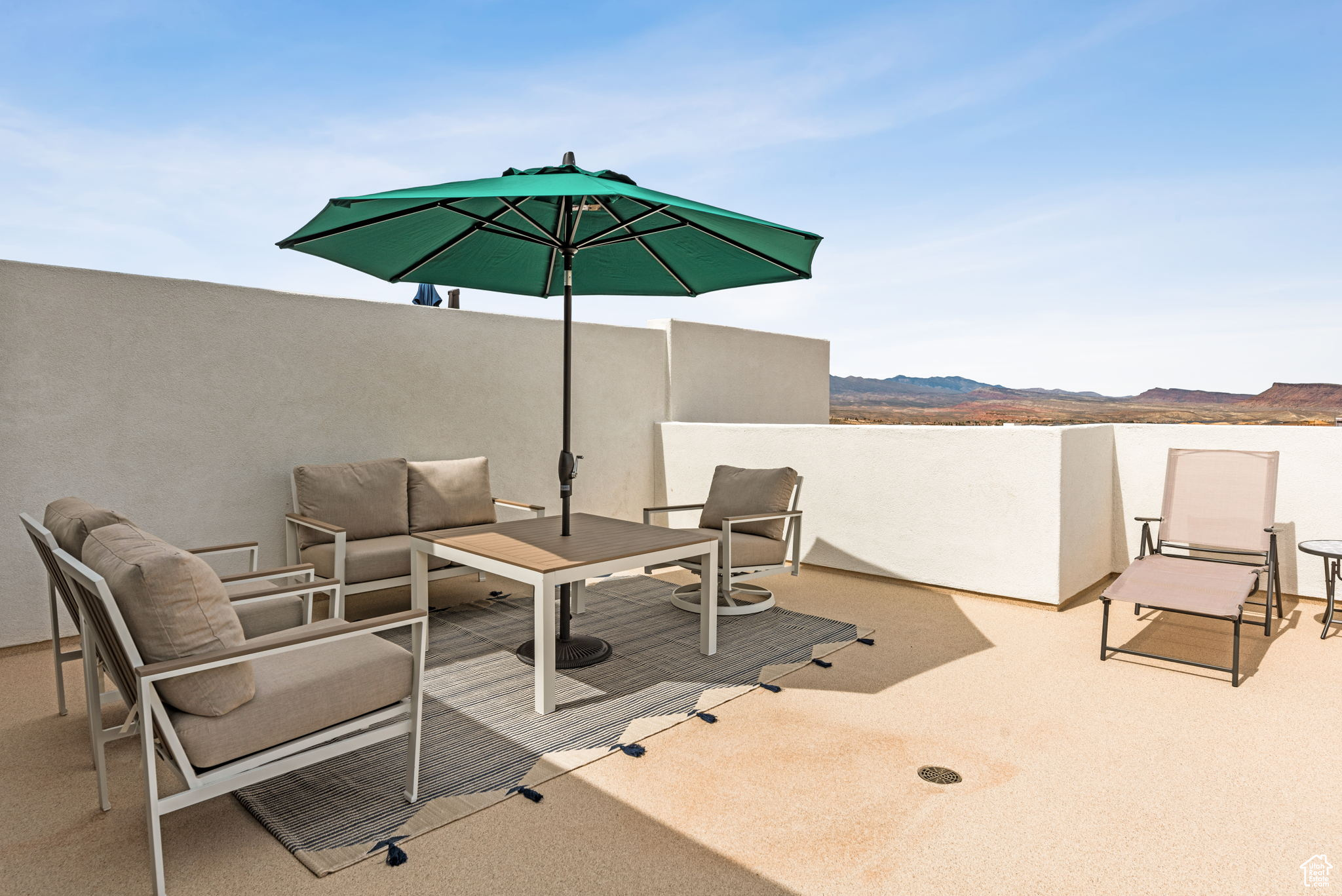 DESERT COLOR SKYLINE CONDOMINIUMS - Residential