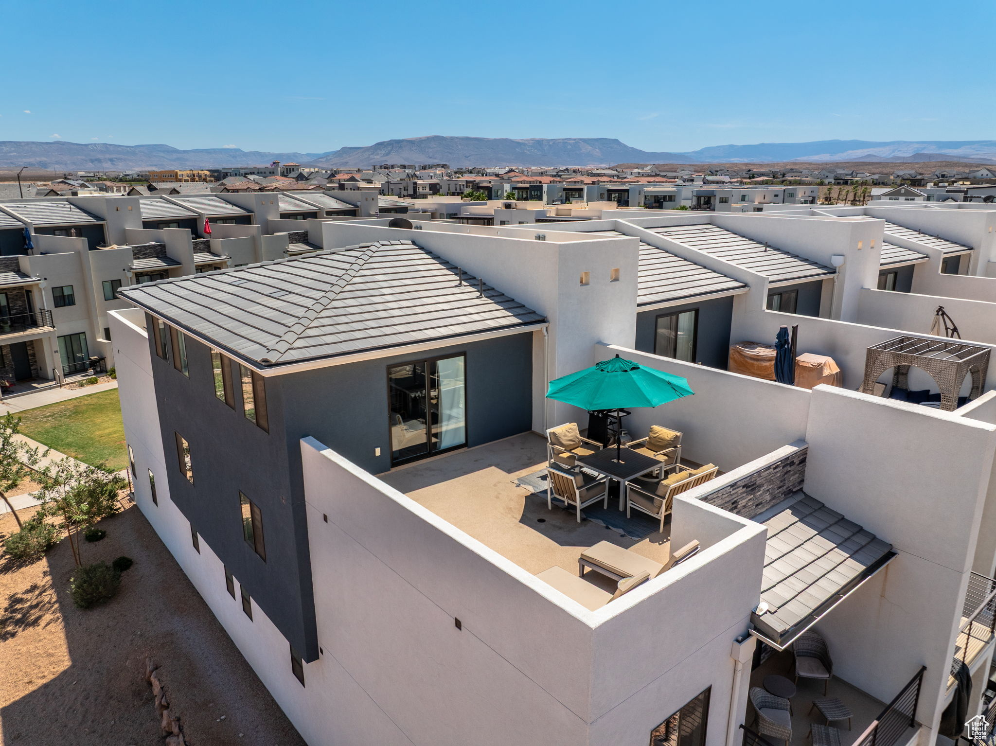 DESERT COLOR SKYLINE CONDOMINIUMS - Residential