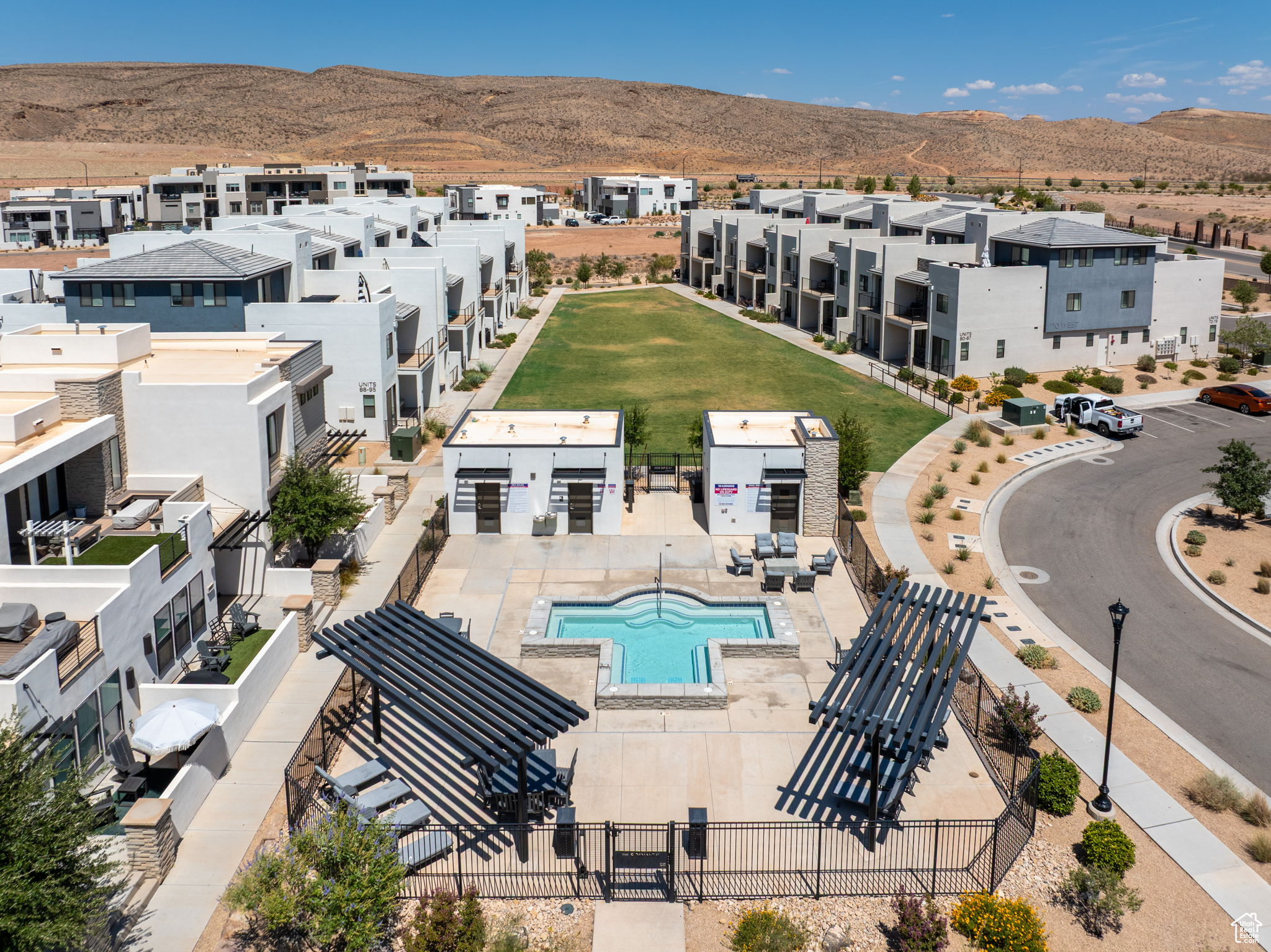 DESERT COLOR SKYLINE CONDOMINIUMS - Residential