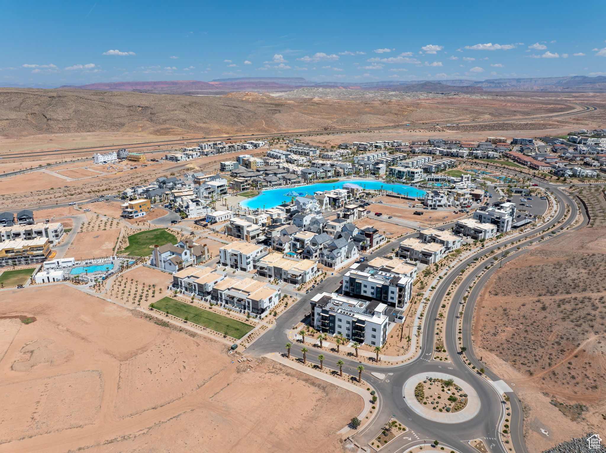 DESERT COLOR SKYLINE CONDOMINIUMS - Residential
