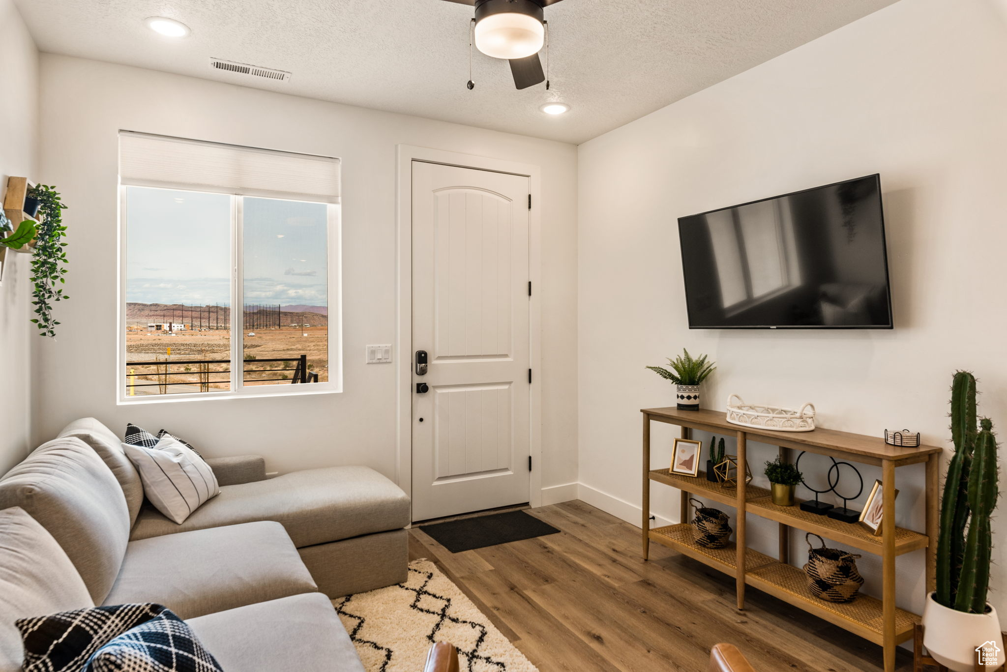 DESERT COLOR SKYLINE CONDOMINIUMS - Residential