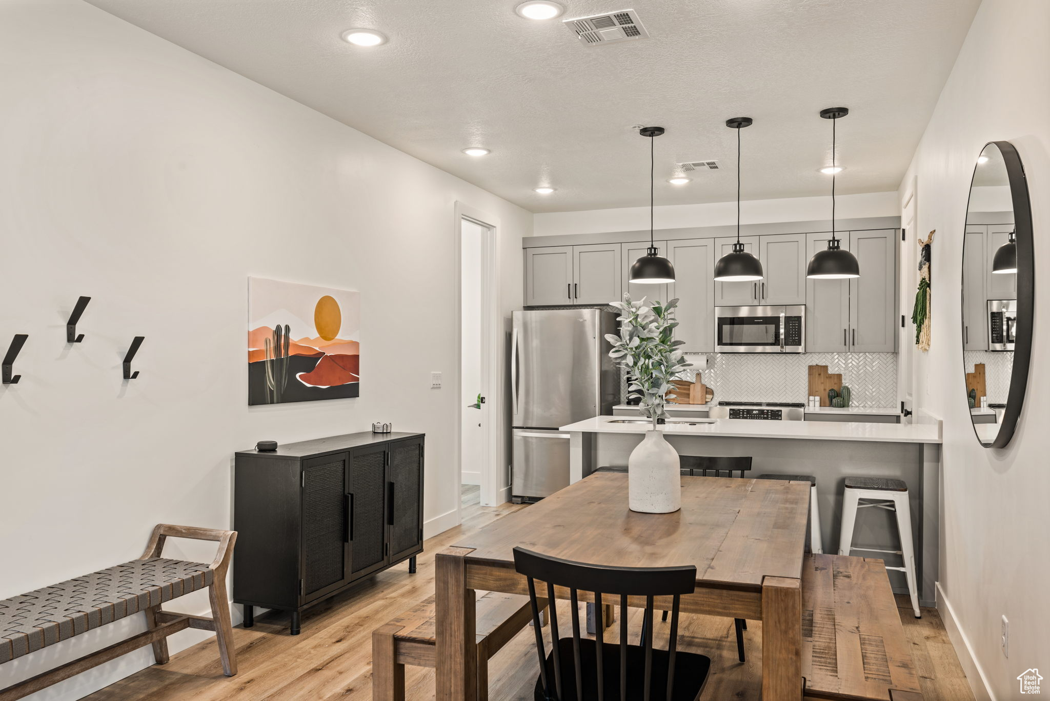 DESERT COLOR SKYLINE CONDOMINIUMS - Residential