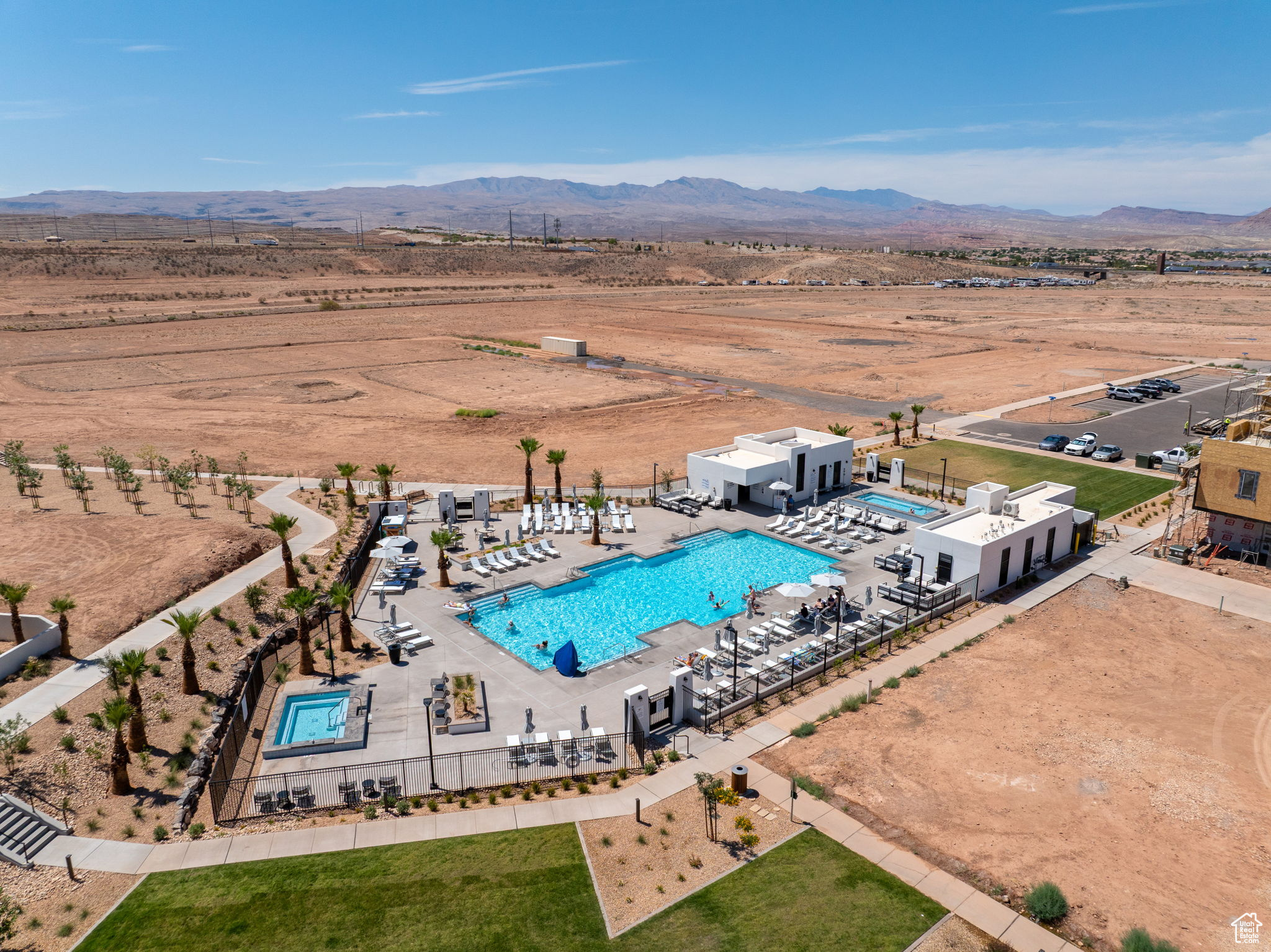 DESERT COLOR SKYLINE CONDOMINIUMS - Residential