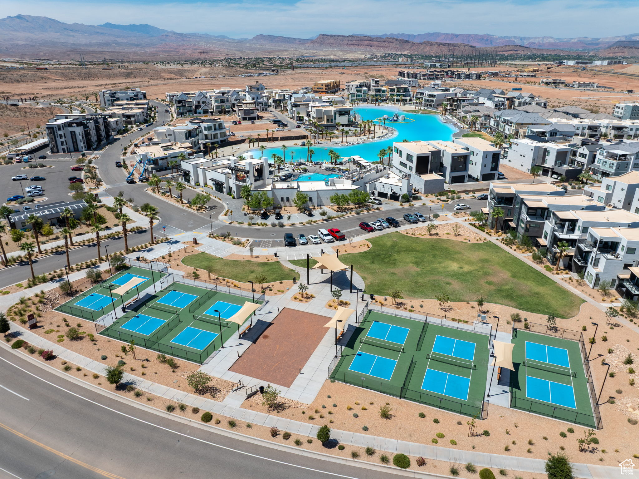 DESERT COLOR SKYLINE CONDOMINIUMS - Residential