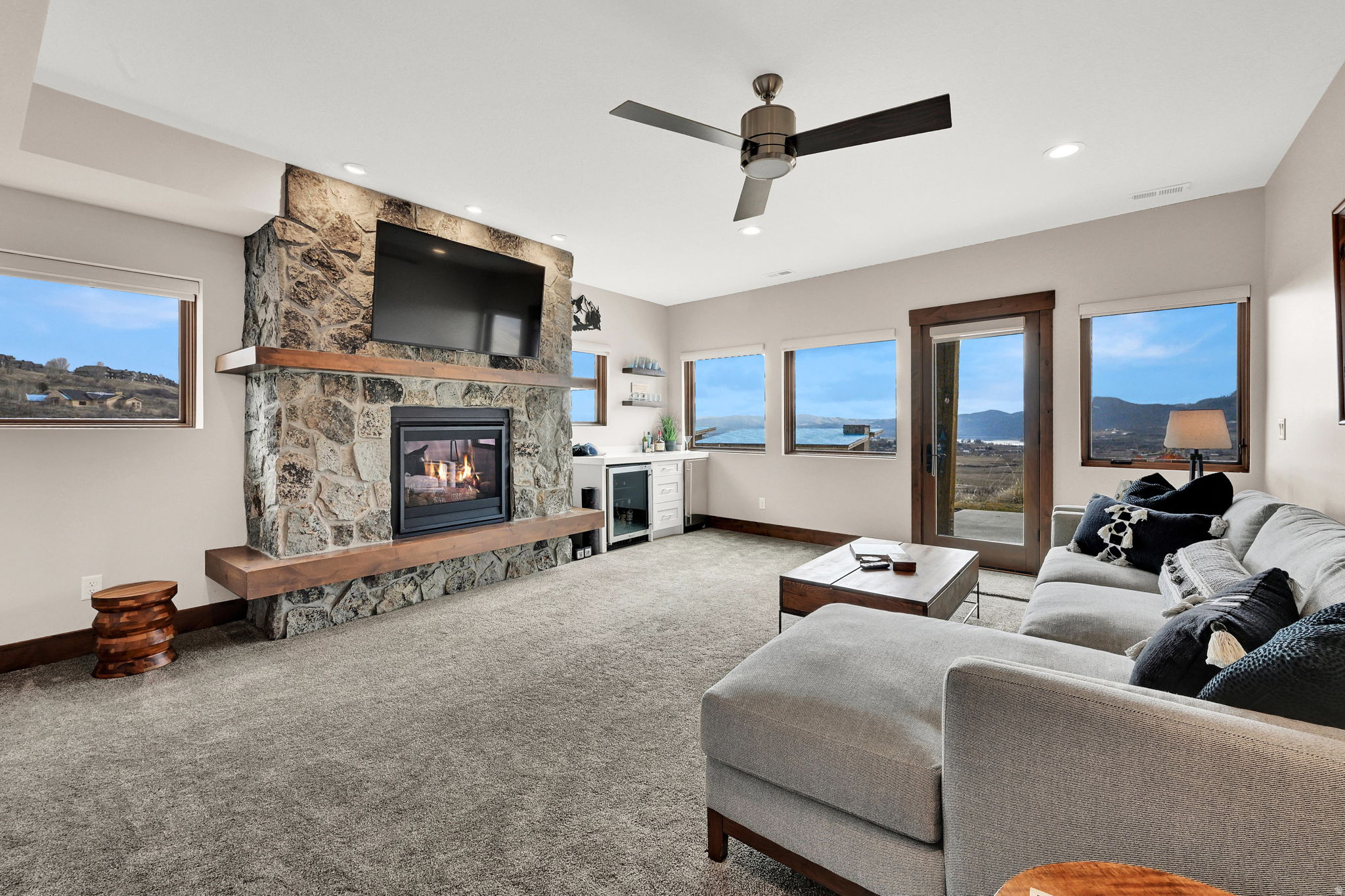 THE RIDGE TOWNHOMES - Residential