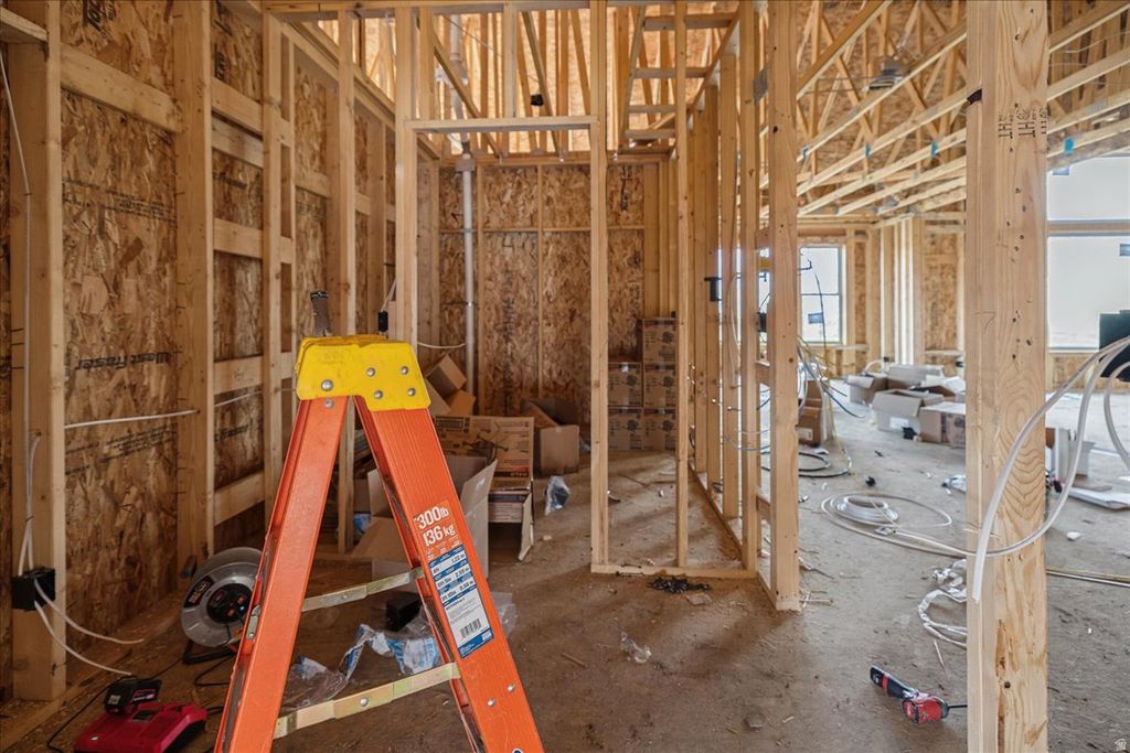 Photo of 68 S HORIZON DR #207, Farmington, UT 84025 (MLS # 2142210)