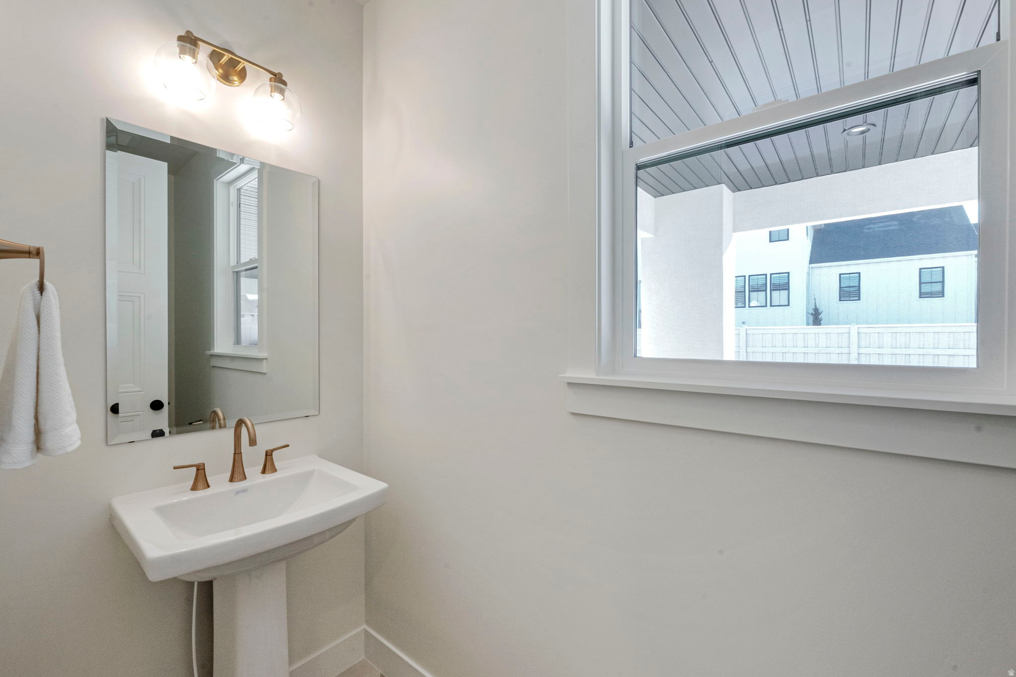 BEACON POINTE - Residential