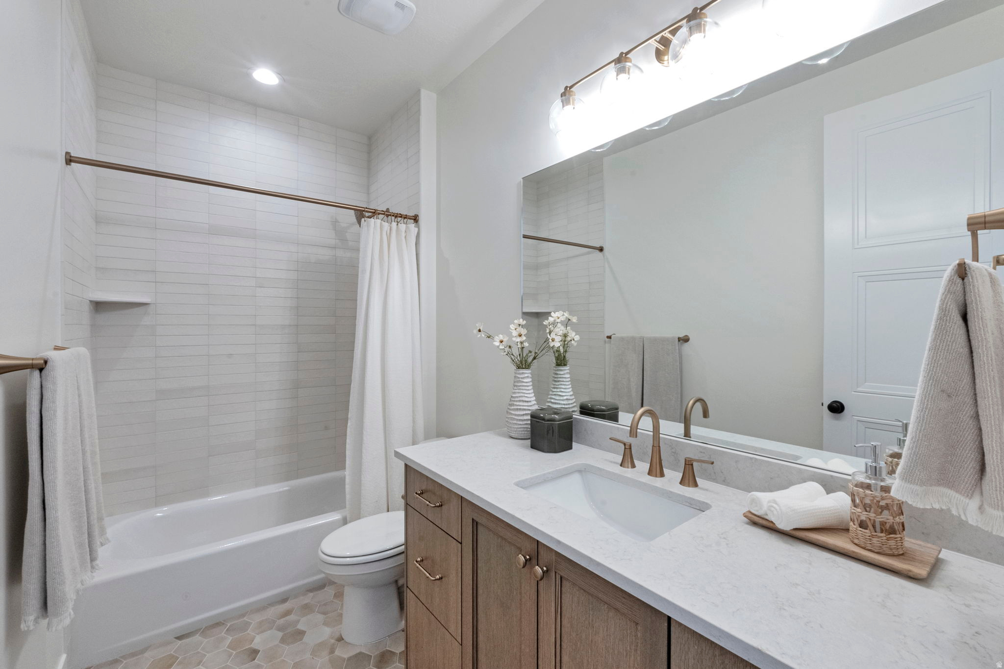 BEACON POINTE - Residential