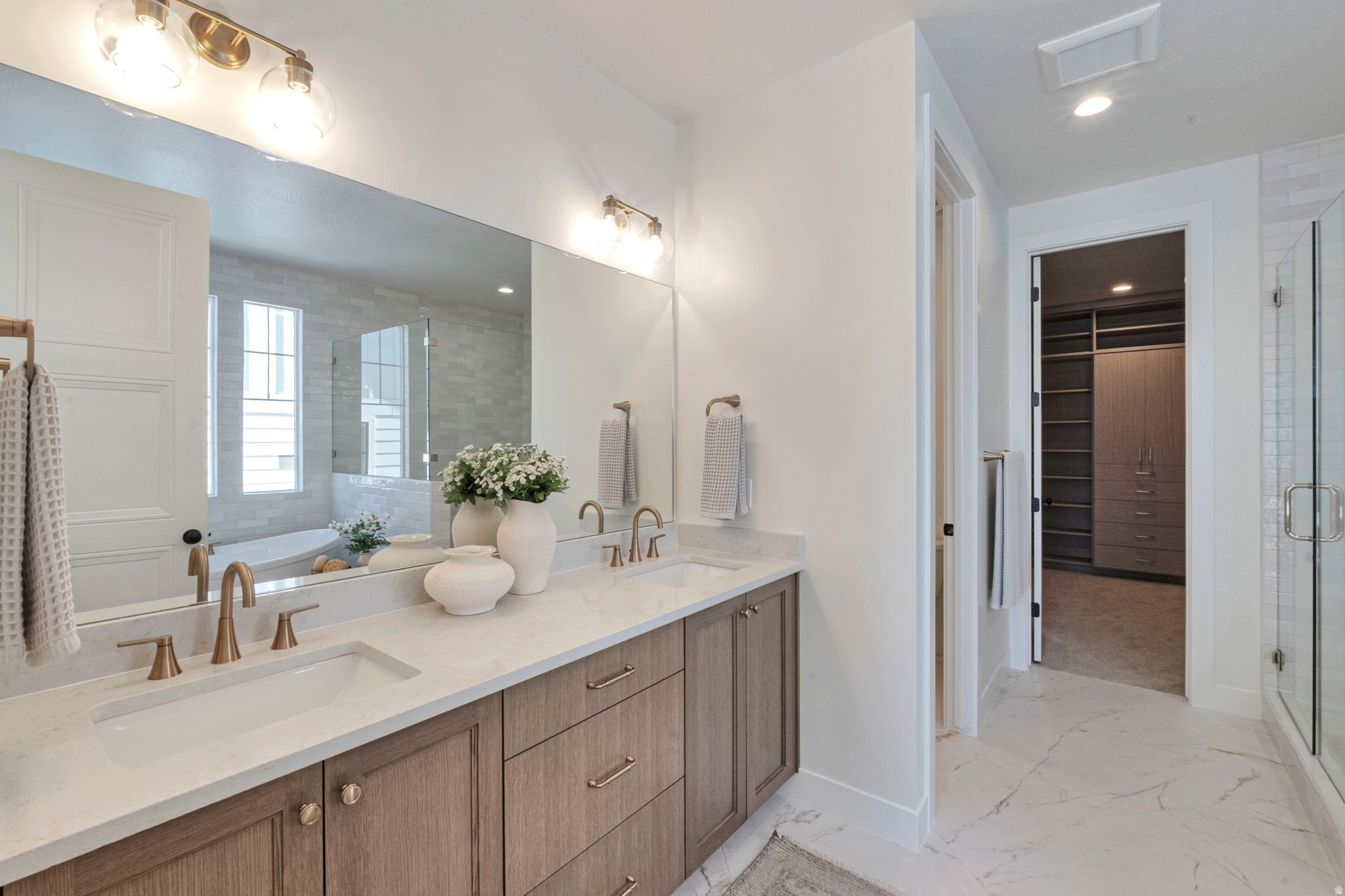 BEACON POINTE - Residential