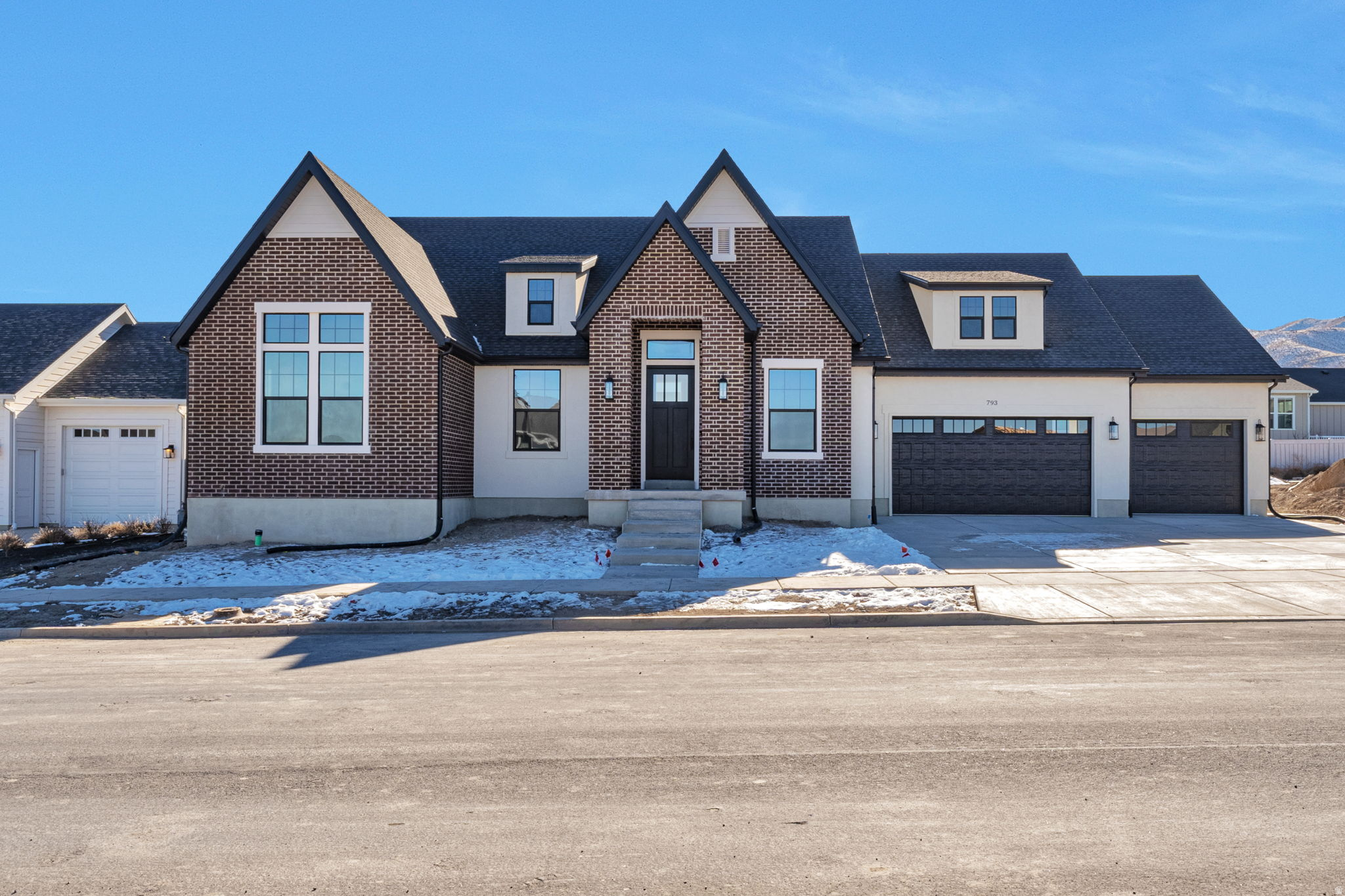 BEACON POINTE - Residential