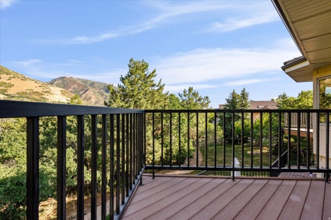 Tiny photo for 6082 BREEZE CIR, South Ogden, UT 84403 (MLS # 2180001)