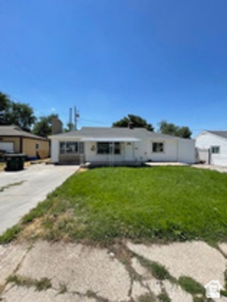 Fantastic Remodel. Move in ready in a great location in Tooele. New Custom Kitchen Cabinets, Quartz Countertops, Stainless Steel Appliances, Carpet, Tile, Fresh Paint, Updated Kitchen and Bathroom and much, much more. Hurry will go fast. Buyer to verify all information.