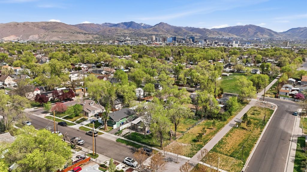 Photo of 919 S 1400 W, Salt Lake City, UT 84104 (MLS # 2147071)