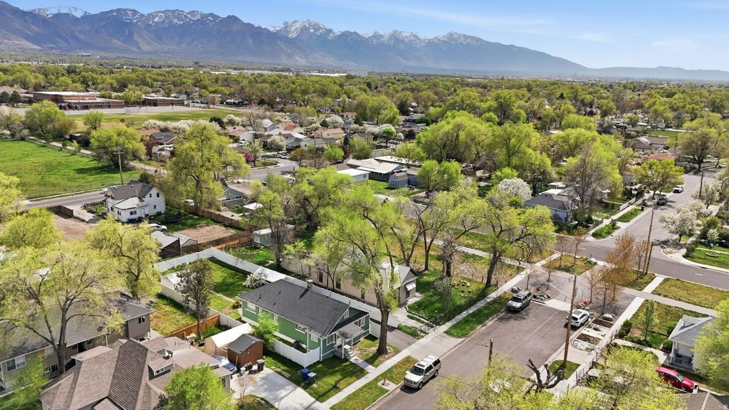 Photo of 919 S 1400 W, Salt Lake City, UT 84104 (MLS # 2147071)