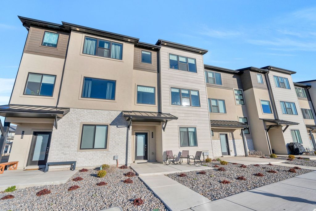 Photo of 554 S 900 W, American Fork, UT 84003 (MLS # 2142406)