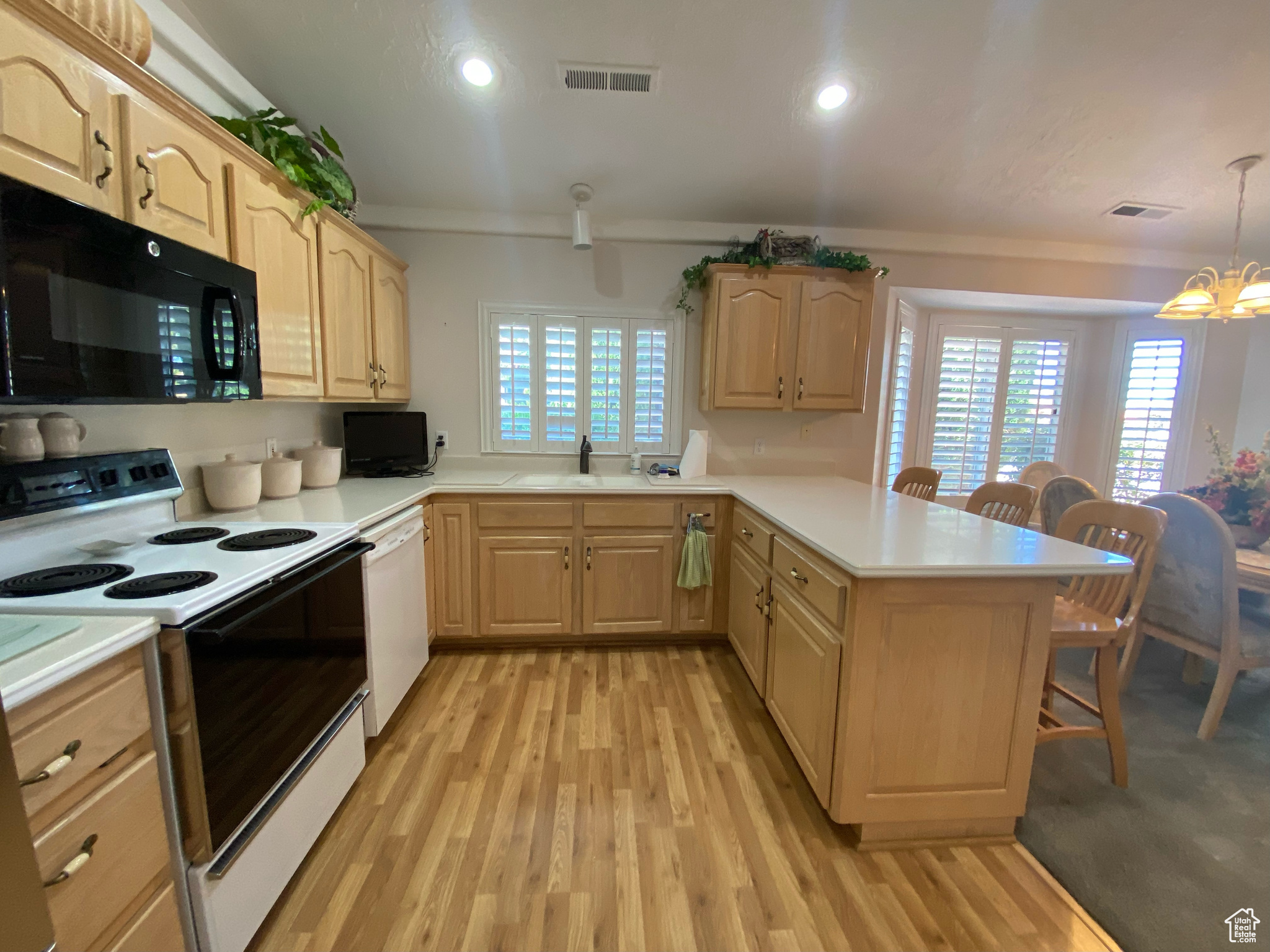 DESERT IMAGES - Residential