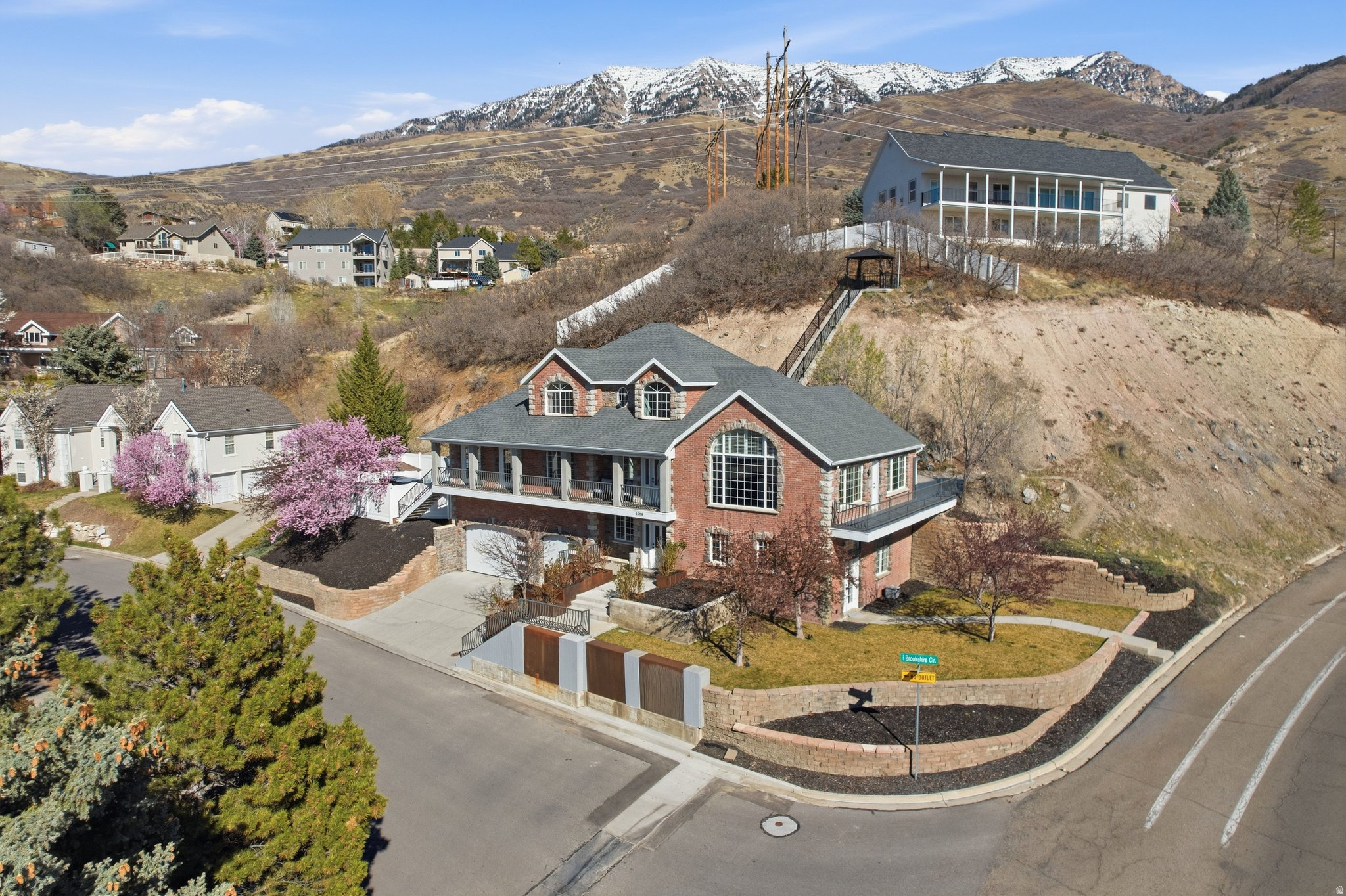 SHERWOOD HILLS - Residential