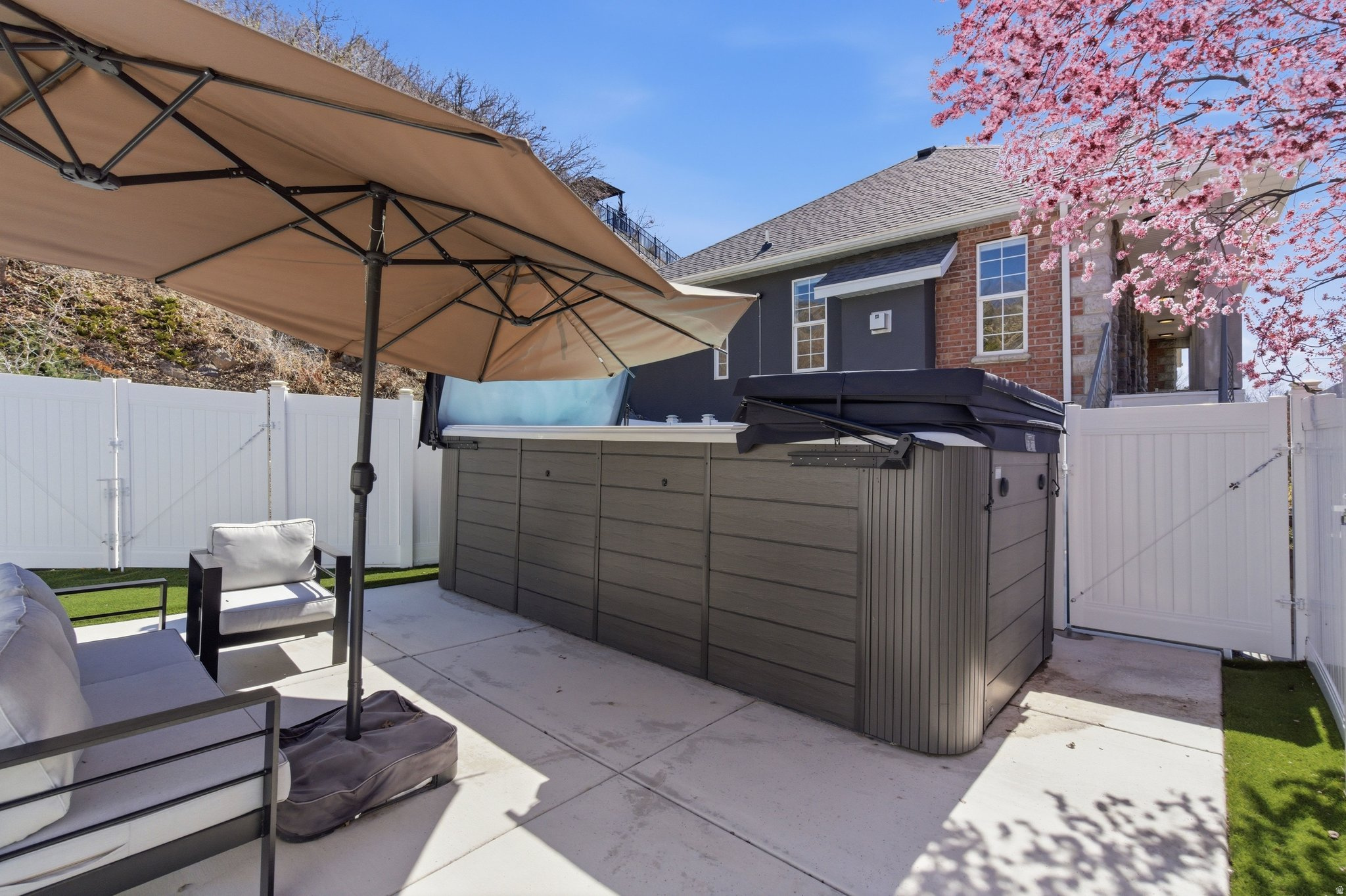 SHERWOOD HILLS - Residential