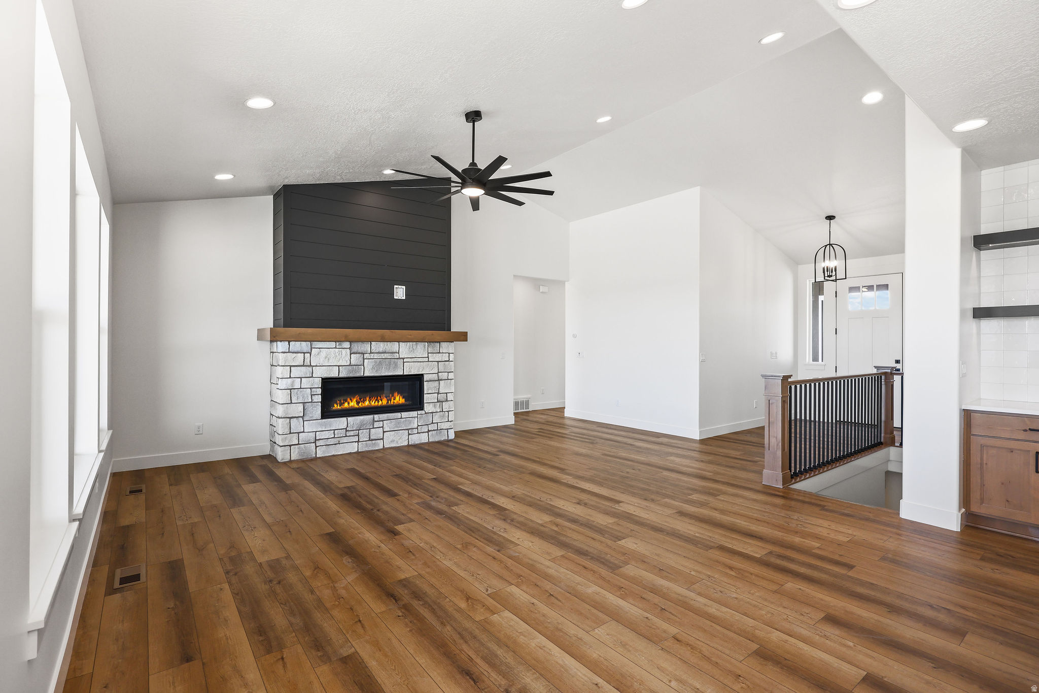 HAPPY DAYS - Residential