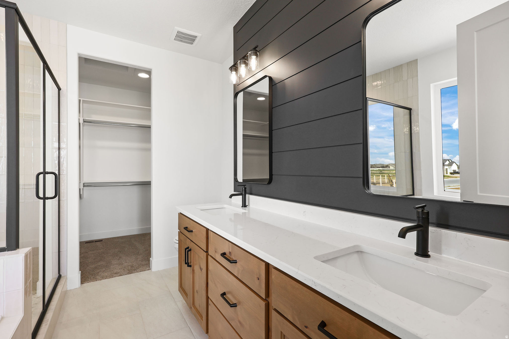 HAPPY DAYS - Residential