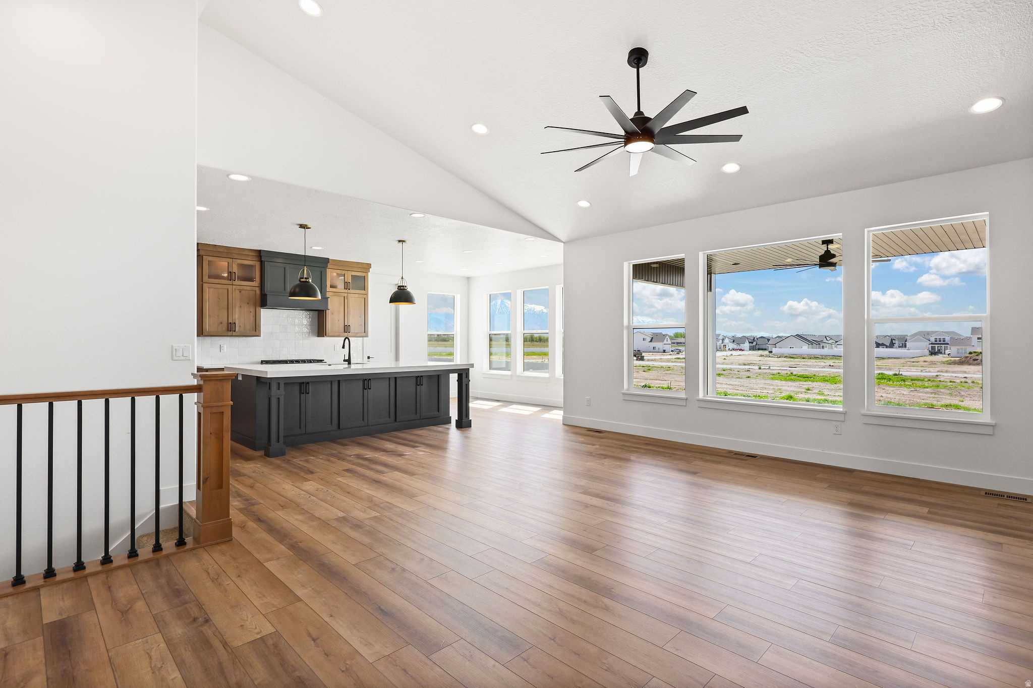 HAPPY DAYS - Residential