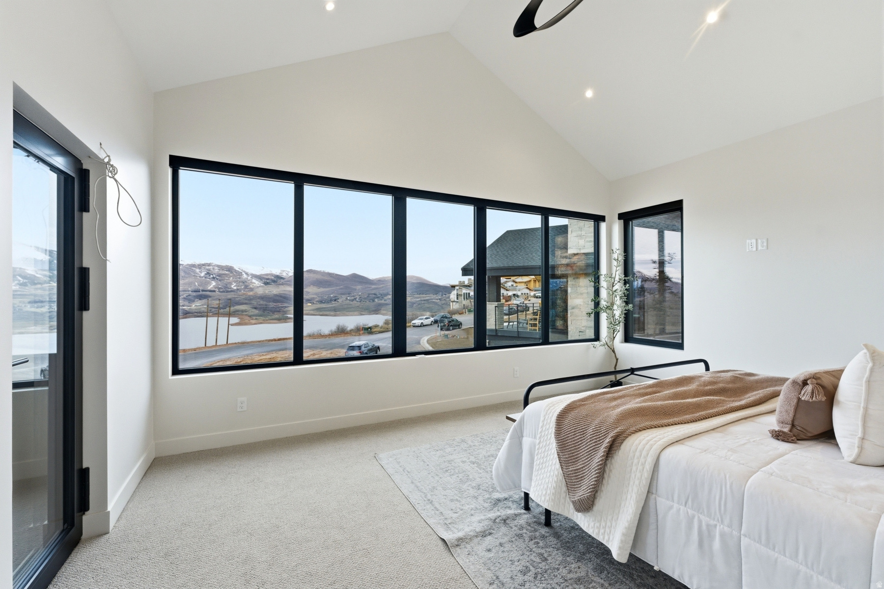 HIDEOUT CANYON - Residential