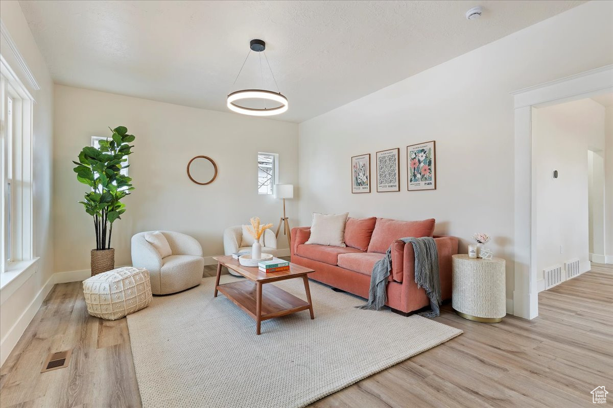 275 W 34TH ST