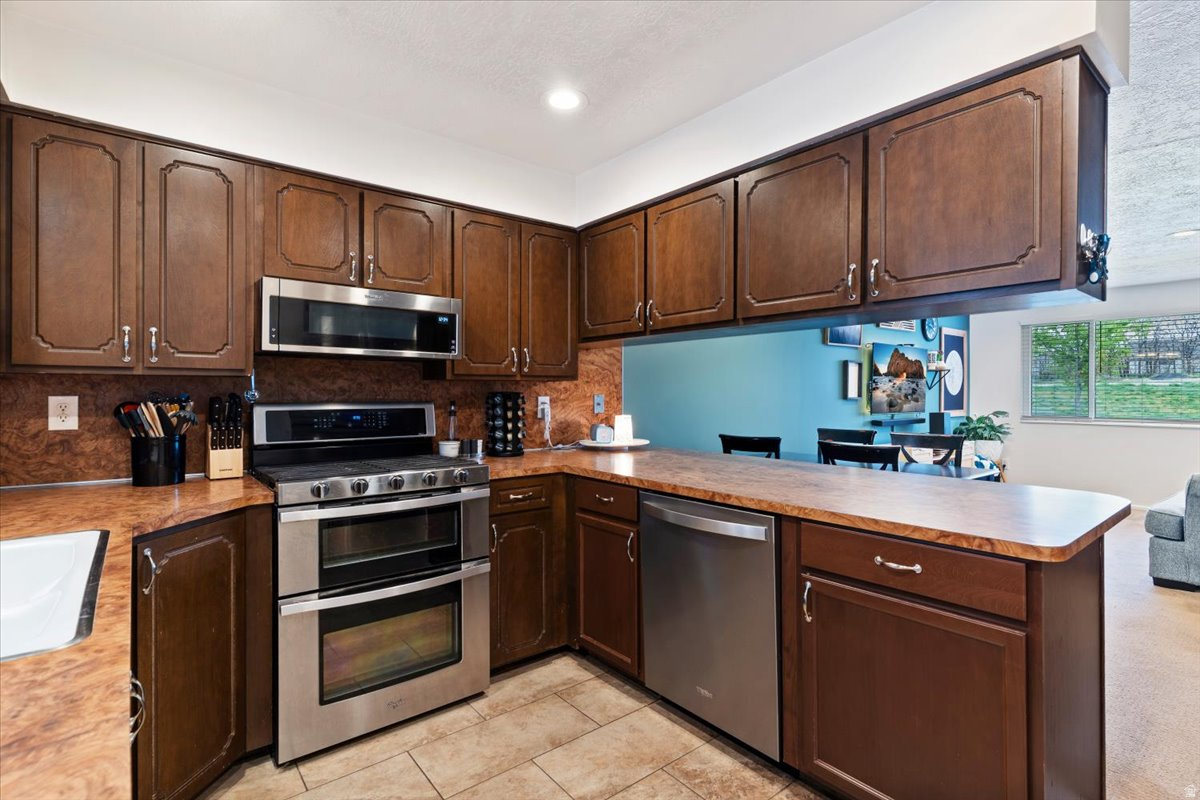 COMMONWEALTH SQUARE - Residential Income