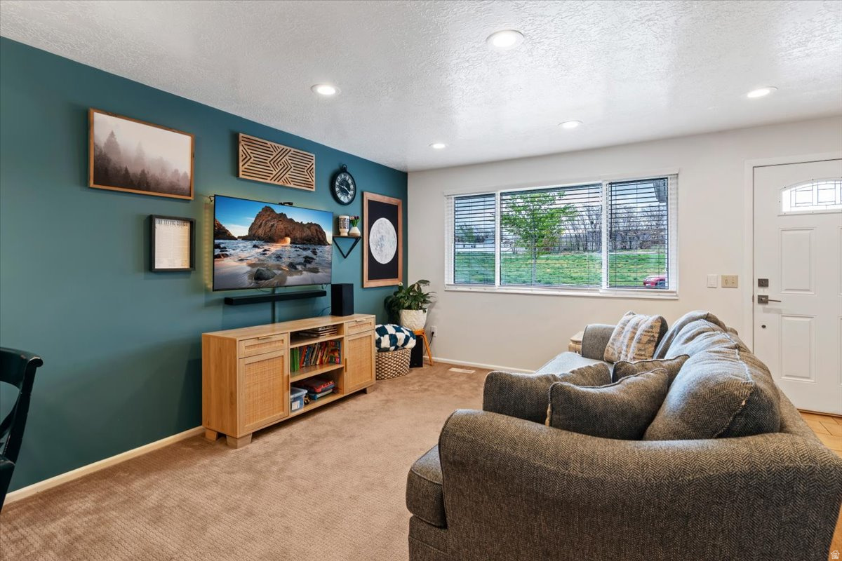 COMMONWEALTH SQUARE - Residential Income