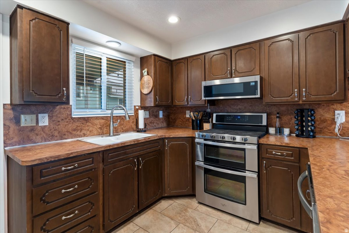 COMMONWEALTH SQUARE - Residential Income