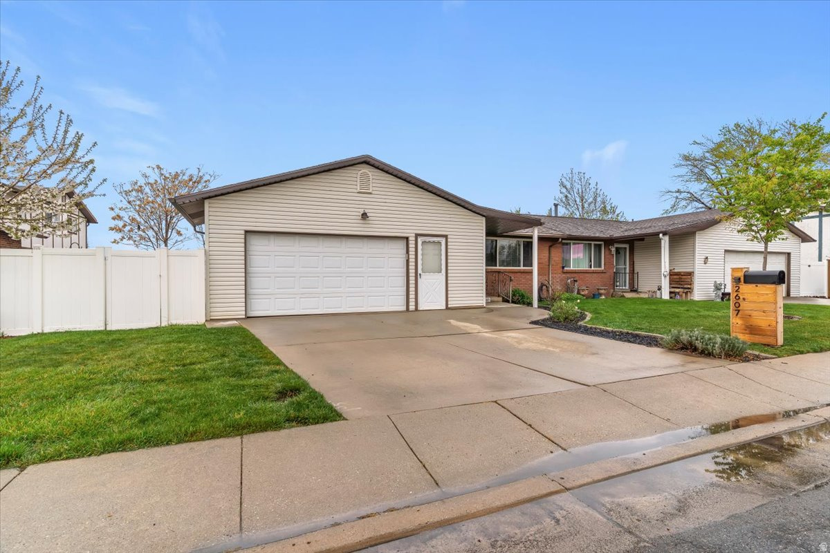 COMMONWEALTH SQUARE - Residential Income