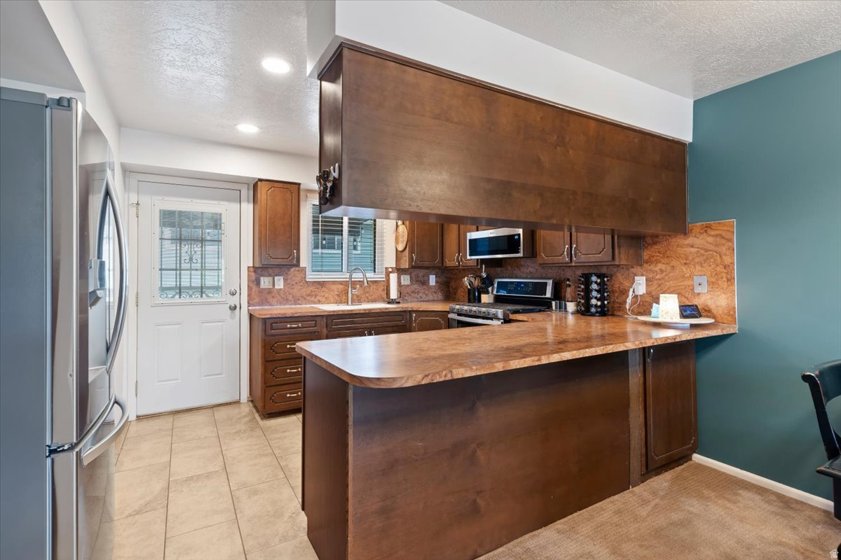 COMMONWEALTH SQUARE - Residential Income