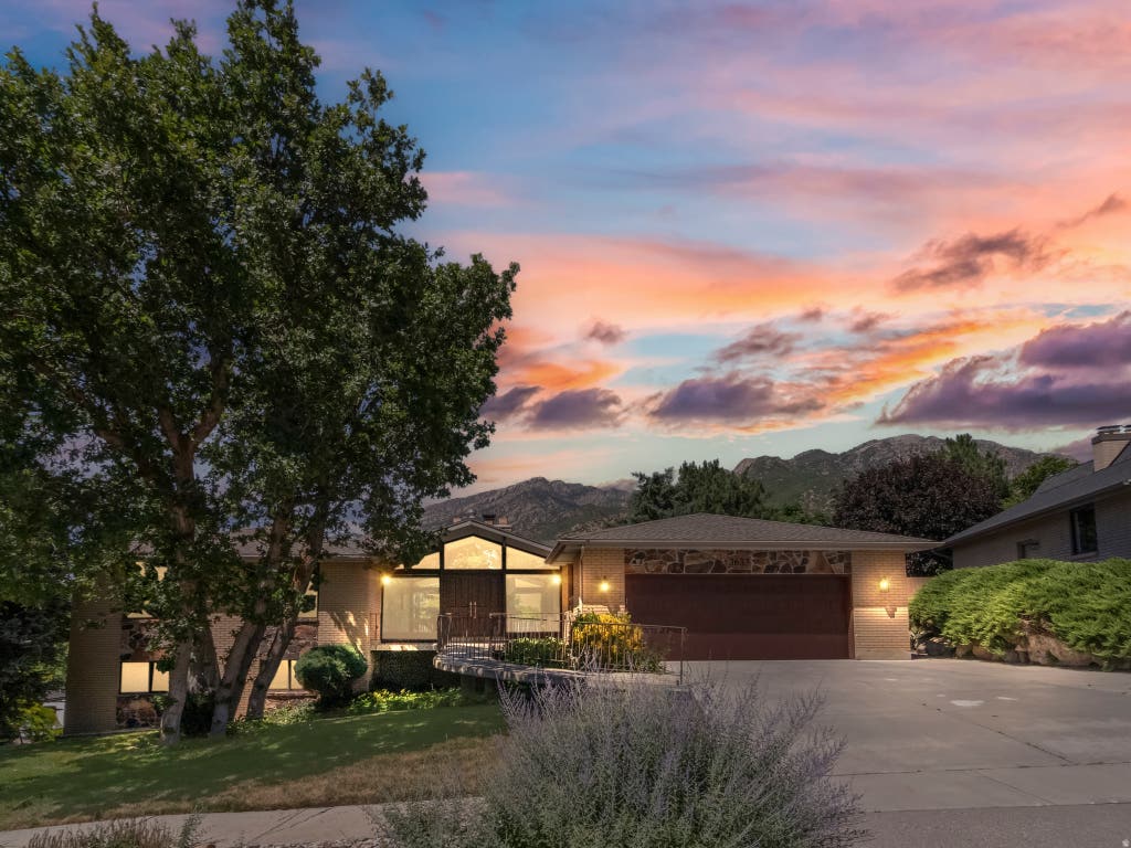 Photo of 3633 E COUNTRY HOLLOW DR, Salt Lake City, UT 84121 (MLS # 2175556)