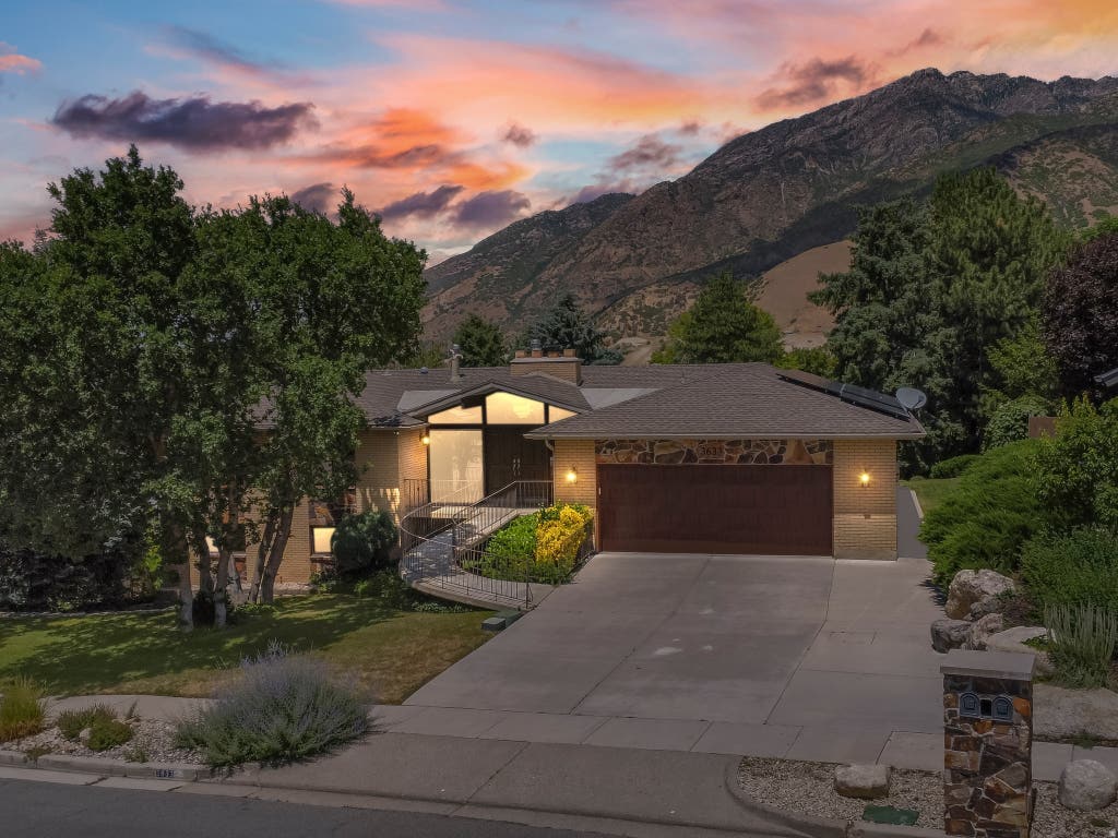 Photo of 3633 E COUNTRY HOLLOW DR, Salt Lake City, UT 84121 (MLS # 2175556)