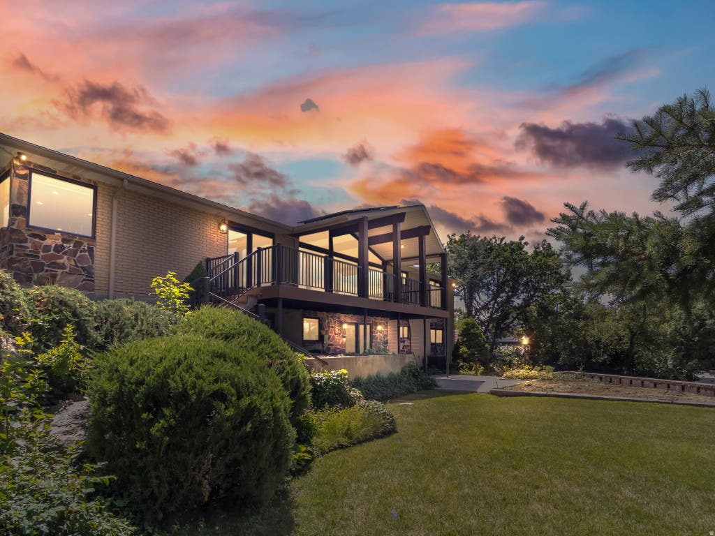 Photo of 3633 E COUNTRY HOLLOW DR, Salt Lake City, UT 84121 (MLS # 2175556)